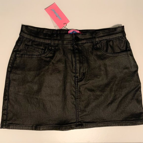 EDIKTED CARLY LOW RISE FAUX LEATHER MINI SKIRT NWT - Picture 2 of 2